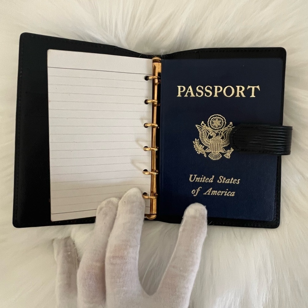 Louis Vuitton black Epi Agenda PM Passport Holder Circa 1995 Vintage - Picture 2 of 16